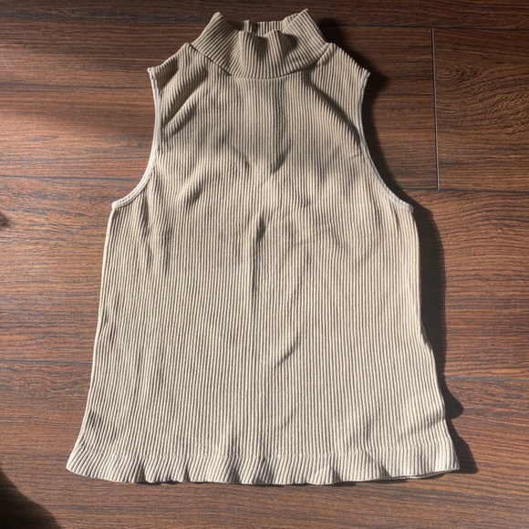 TOP - Picture 1 of 2